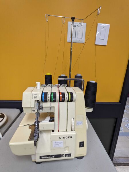 File:Singer Ultralock Serger 14U34.jpg