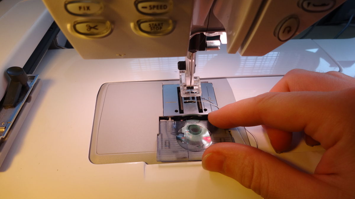 HOWTO Change the Thread on the Husqvarna Designer SE i3Detroit